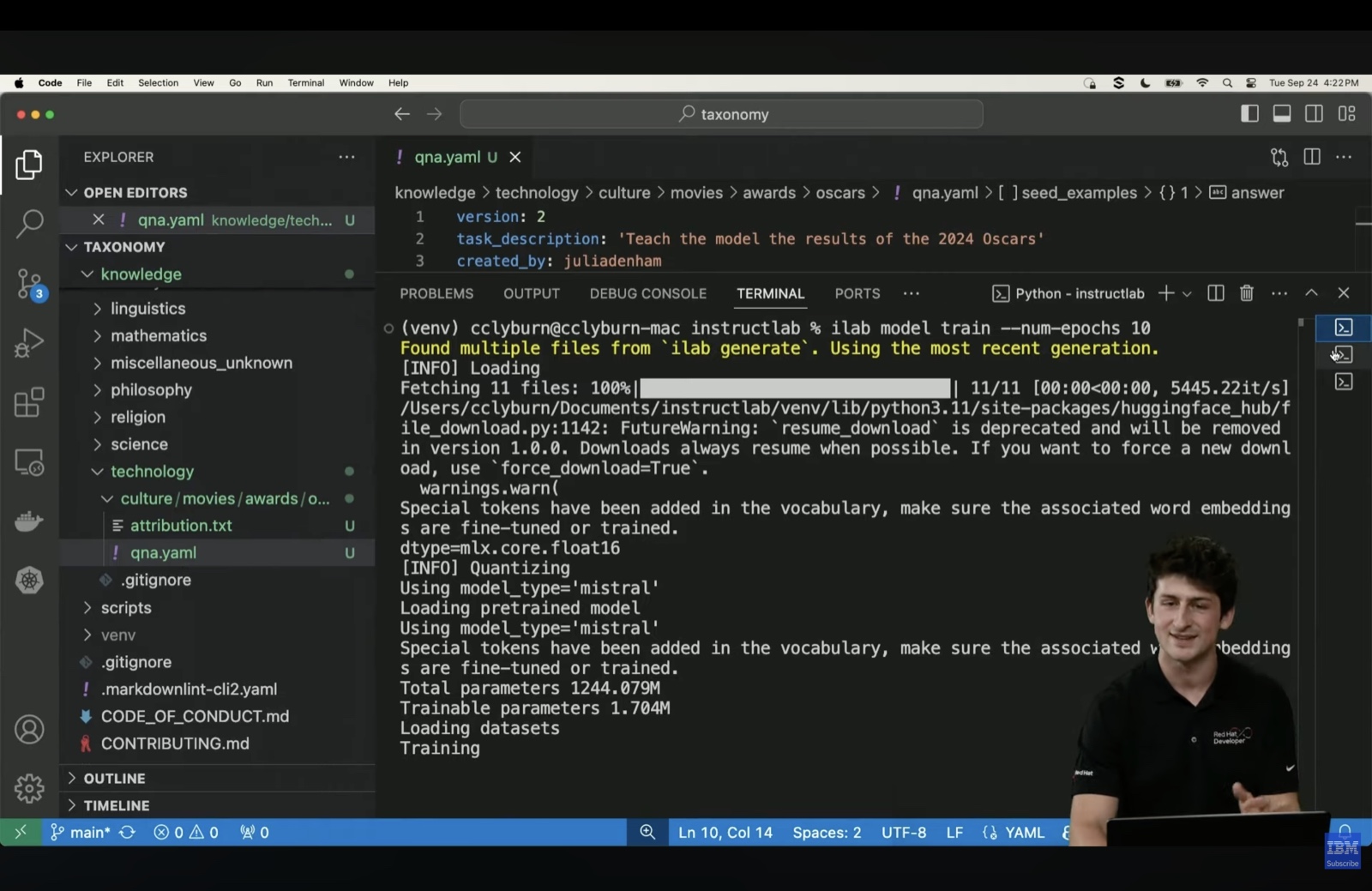 Terminalen viser ilab model train-kommandoen som kjører med LoRA-finjusteringsparametre